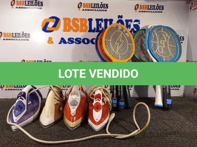 LOTE 024 - 04 FERROS DE PASSAR E VÁRIAS RAQUETES DE MATAR PERNILONGO. (NO ESTADO) ATENÇÃO! FAZER A VISITAÇÃO ANTES DE ARREMATAR, NÃO SABEMOS SE FUNCIONA. LEILÃO NÃO TEM GARANTIA E NEM DEVOLUÇÃO, SUJEITO A POSSÍVEIS AVARIAS VISÍVEIS/OCULTAS E/OU AUSÊNCIA DE COMPONENTES.