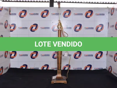 LOTE 026 - 01 ABAJUR SEM A CÚPULA 250V. (LAMPHOSEHOLD, TABLE) (NO ESTADO) AV9440U