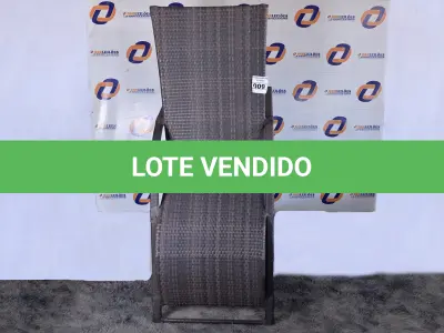 LOTE 009 - 01 ESPREGUIÇADEIRA DE PISCINA.  (CHAIR, HSLD, GARDEN) (NO ESTADO) AV9505B