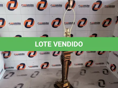 LOTE 014 - 01 ABAJUR SEM A CÚPULA 250V. (LAMPHOSEHOLD, TABLE) (NO ESTADO) AU2053M