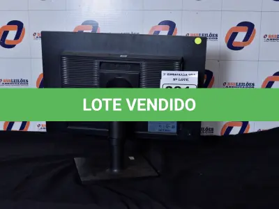 LOTE 091 - 01 MONITOR 22’’ MARCA SAMSUNG COM PÉ. (NO ESTADO) AV9706W