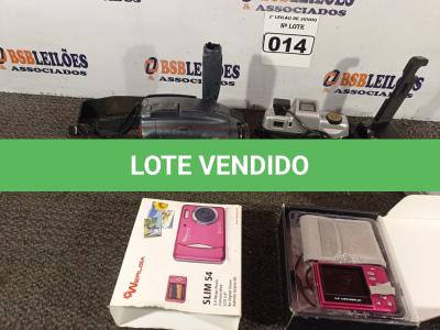 LOTE 014 - 01 CÂMERA FILMADORA PANASONIC AFX8, 01 CÂMERA WEB SLIM 54 COM CABOS E CASE E 01 CÂMERA DL2000 OLYMPIA. (NO ESTADO) ATENÇÃO! FAZER A VISITAÇÃO ANTES DE ARREMATAR, NÃO SABEMOS SE FUNCIONA. LEILÃO NÃO TEM GARANTIA E NEM DEVOLUÇÃO, SUJEITO A POSSÍVEIS AVARIAS VISÍVEIS/OCULTAS E/OU AUSÊNCIA DE COMPONENTES.