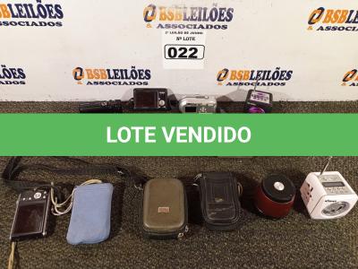 LOTE 022 - 01 LOTE COM 06 CAIXINHAS DE SOM, 02 PORTA-RETRATOS DIGITAL E 07 CÂMERAS DIGITAL. (NO ESTADO) ATENÇÃO! FAZER A VISITAÇÃO ANTES DE ARREMATAR, NÃO SABEMOS SE FUNCIONA. LEILÃO NÃO TEM GARANTIA E NEM DEVOLUÇÃO, SUJEITO A POSSÍVEIS AVARIAS VISÍVEIS/OCULTAS E/OU AUSÊNCIA DE COMPONENTES.