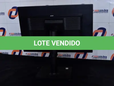 LOTE 123 - 01 MONITOR 22’’ LCD SEM O PÉ MARCA SAMSUNG. (NO ESTADO) AV9705L