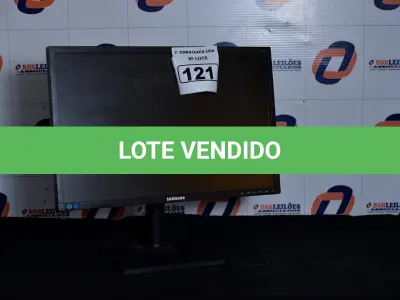 LOTE 121 - 01 MONITOR 22’’ LCD SEM O PÉ MARCA SAMSUNG. (NO ESTADO) AV9706V