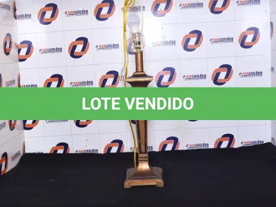 LOTE 027 - 01 ABAJUR SEM A CÚPULA 250V. (LAMPHOSEHOLD, TABLE) (NO ESTADO) BF8497H