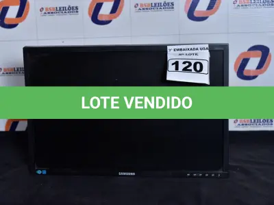 LOTE 120 - 01 MONITOR 22’’ LCD SEM O PÉ MARCA SAMSUNG. (NO ESTADO) AV9705H