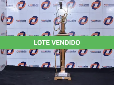 LOTE 026 - 01 ABAJUR SEM A CÚPULA 250V. (LAMPHOSEHOLD, TABLE) (NO ESTADO) AV9440U