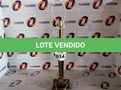 LOTE 014 - 01 ABAJUR SEM A CÚPULA 250V. (LAMPHOSEHOLD, TABLE) (NO ESTADO) AU2053M