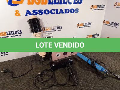 LOTE 029 - 01 PRANCHA COM AVARIAS, 01 SECADOR DE CABELO E 01 ESCOVA SECADORA/MODELADORA 220V. (LIGANDO) (NO ESTADO) ATENÇÃO! FAZER A VISITAÇÃO ANTES DE ARREMATAR, NÃO SABEMOS SE FUNCIONA. LEILÃO NÃO TEM GARANTIA E NEM DEVOLUÇÃO, SUJEITO A POSSÍVEIS AVARIAS VISÍVEIS/OCULTAS E/OU AUSÊNCIA DE COMPONENTES.