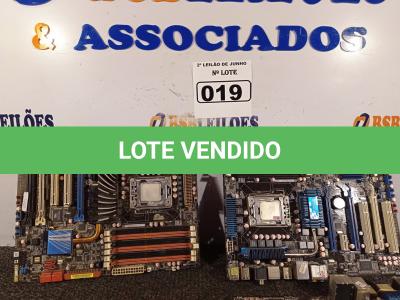 LOTE 019 - 04 PLACAS MÃE COM PROCESSADORES I7 INTEL/XEON. (NO ESTADO) ATENÇÃO! FAZER A VISITAÇÃO ANTES DE ARREMATAR, NÃO SABEMOS SE FUNCIONA. LEILÃO NÃO TEM GARANTIA E NEM DEVOLUÇÃO, SUJEITO A POSSÍVEIS AVARIAS VISÍVEIS/OCULTAS E/OU AUSÊNCIA DE COMPONENTES.