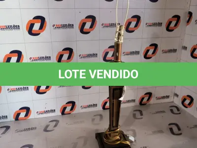 LOTE 014 - 01 ABAJUR SEM A CÚPULA 250V. (LAMPHOSEHOLD, TABLE) (NO ESTADO) AU2053M