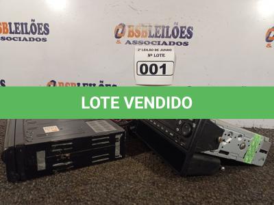 LOTE 001 - 02 APARELHOS DE SOM AUTOMOTIVO, SENDO 01 COM ENTRADA USB. (NO ESTADO) ATENÇÃO! FAZER A VISITAÇÃO ANTES DE ARREMATAR, NÃO SABEMOS SE FUNCIONA. LEILÃO NÃO TEM GARANTIA E NEM DEVOLUÇÃO, SUJEITO A POSSÍVEIS AVARIAS VISÍVEIS/OCULTAS E/OU AUSÊNCIA DE COMPONENTES.