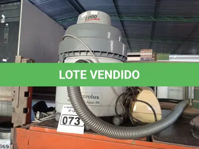 LOTE 073 - 03 ASPIRADORES DE PÓ MARCAS E MODELOS DIVERSOS. (NO ESTADO) ATENÇÃO! FAZER A VISITAÇÃO ANTES DE ARREMATAR, NÃO SABEMOS SE FUNCIONA. LEILÃO NÃO TEM GARANTIA E NEM DEVOLUÇÃO, SUJEITO A POSSÍVEIS AVARIAS VISÍVEIS/OCULTAS E/OU AUSÊNCIA DE COMPONENTES.