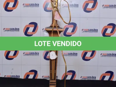 LOTE 026 - 01 ABAJUR SEM A CÚPULA 250V. (LAMPHOSEHOLD, TABLE) (NO ESTADO) AV9440U