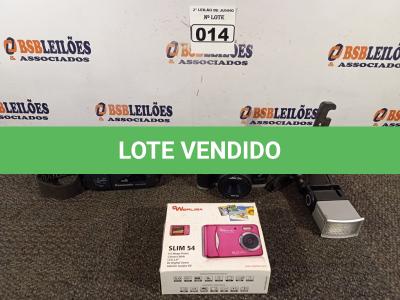 LOTE 014 - 01 CÂMERA FILMADORA PANASONIC AFX8, 01 CÂMERA WEB SLIM 54 COM CABOS E CASE E 01 CÂMERA DL2000 OLYMPIA. (NO ESTADO) ATENÇÃO! FAZER A VISITAÇÃO ANTES DE ARREMATAR, NÃO SABEMOS SE FUNCIONA. LEILÃO NÃO TEM GARANTIA E NEM DEVOLUÇÃO, SUJEITO A POSSÍVEIS AVARIAS VISÍVEIS/OCULTAS E/OU AUSÊNCIA DE COMPONENTES.