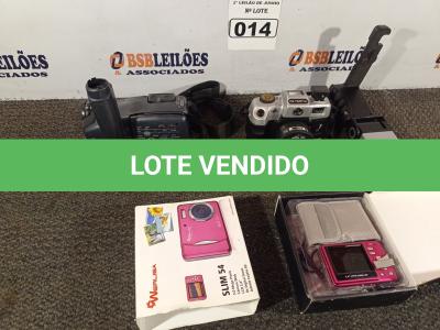 LOTE 014 - 01 CÂMERA FILMADORA PANASONIC AFX8, 01 CÂMERA WEB SLIM 54 COM CABOS E CASE E 01 CÂMERA DL2000 OLYMPIA. (NO ESTADO) ATENÇÃO! FAZER A VISITAÇÃO ANTES DE ARREMATAR, NÃO SABEMOS SE FUNCIONA. LEILÃO NÃO TEM GARANTIA E NEM DEVOLUÇÃO, SUJEITO A POSSÍVEIS AVARIAS VISÍVEIS/OCULTAS E/OU AUSÊNCIA DE COMPONENTES.