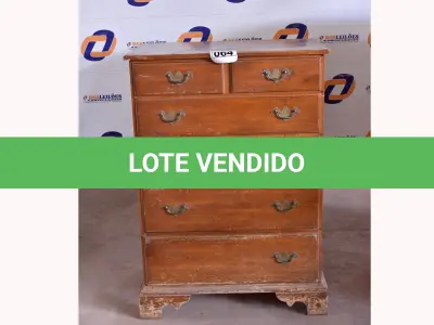 LOTE 064 - 01 CÔMODA EM MADEIRA COM 06 GAVETAS. (HIGHBOY) (NO ESTADO) AV9678F