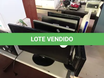 LOTE 235 - 06 MONITORES LCD MARCAS E MODELOS DIVERSOS PARA RETIRADA DE PEÇAS. (NO ESTADO) ATENÇÃO! FAZER A VISITAÇÃO ANTES DE ARREMATAR, NÃO SABEMOS SE FUNCIONA. LEILÃO NÃO TEM GARANTIA E NEM DEVOLUÇÃO, SUJEITO A POSSÍVEIS AVARIAS VISÍVEIS/OCULTAS E/OU AUSÊNCIA DE COMPONENTES.