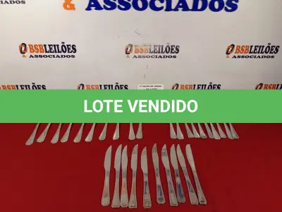 LOTE 301 - 01 LOTE COM 10 GARFOS, 10 COLHERES E 10 FACAS. (NO ESTADO) ATENÇÃO! FAZER A VISITAÇÃO ANTES DE ARREMATAR, NÃO SABEMOS SE FUNCIONA. LEILÃO NÃO TEM GARANTIA E NEM DEVOLUÇÃO, SUJEITO A POSSÍVEIS AVARIAS VISÍVEIS/OCULTAS E/OU AUSÊNCIA DE COMPONENTES.