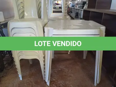 LOTE 100 - 02 JOGOS DE MESAS QUADRADAS DE PLÁSTICO NA COR BRANCA. (NO ESTADO) ATENÇÃO! FAZER A VISITAÇÃO ANTES DE ARREMATAR, NÃO SABEMOS SE FUNCIONA. LEILÃO NÃO TEM GARANTIA E NEM DEVOLUÇÃO, SUJEITO A POSSÍVEIS AVARIAS VISÍVEIS/OCULTAS E/OU AUSÊNCIA DE COMPONENTES.