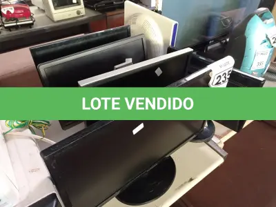 LOTE 235 - 06 MONITORES LCD MARCAS E MODELOS DIVERSOS PARA RETIRADA DE PEÇAS. (NO ESTADO) ATENÇÃO! FAZER A VISITAÇÃO ANTES DE ARREMATAR, NÃO SABEMOS SE FUNCIONA. LEILÃO NÃO TEM GARANTIA E NEM DEVOLUÇÃO, SUJEITO A POSSÍVEIS AVARIAS VISÍVEIS/OCULTAS E/OU AUSÊNCIA DE COMPONENTES.