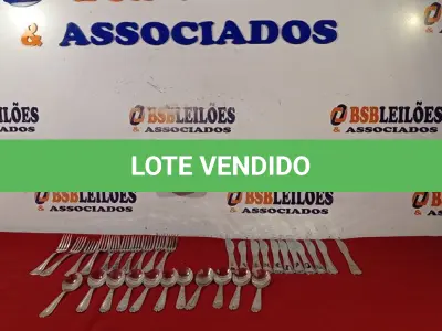 LOTE 286 - 01 LOTE COM 10 GARFOS, 10 FACAS E 10 COLHERES DE SOBREMESA. (NO ESTADO) ATENÇÃO! FAZER A VISITAÇÃO ANTES DE ARREMATAR, NÃO SABEMOS SE FUNCIONA. LEILÃO NÃO TEM GARANTIA E NEM DEVOLUÇÃO, SUJEITO A POSSÍVEIS AVARIAS VISÍVEIS/OCULTAS E/OU AUSÊNCIA DE COMPONENTES.