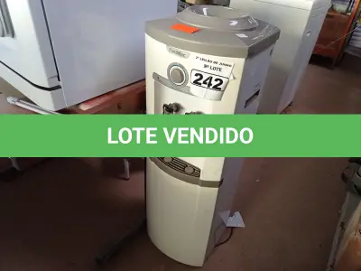 LOTE 242 - 01 BEBEDOURO REFRIGERADO PARA GARRAFÃO 220V. (NO ESTADO) ATENÇÃO! FAZER A VISITAÇÃO ANTES DE ARREMATAR, NÃO SABEMOS SE FUNCIONA. LEILÃO NÃO TEM GARANTIA E NEM DEVOLUÇÃO, SUJEITO A POSSÍVEIS AVARIAS VISÍVEIS/OCULTAS E/OU AUSÊNCIA DE COMPONENTES.