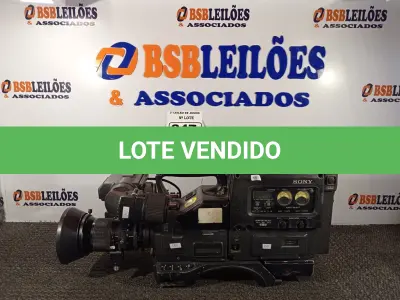 LOTE 247 - 01 FILMADORA BETACAM SP3CCD MARCA SONY. (NO ESTADO) ATENÇÃO! FAZER A VISITAÇÃO ANTES DE ARREMATAR, NÃO SABEMOS SE FUNCIONA. LEILÃO NÃO TEM GARANTIA E NEM DEVOLUÇÃO, SUJEITO A POSSÍVEIS AVARIAS VISÍVEIS/OCULTAS E/OU AUSÊNCIA DE COMPONENTES.