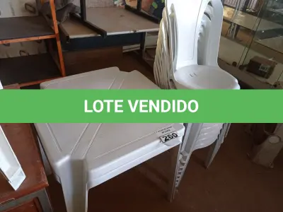 LOTE 260 - 02 JOGOS DE MESAS QUADRADAS DE PLÁSTICO NA COR BRANCA. (NO ESTADO) ATENÇÃO! FAZER A VISITAÇÃO ANTES DE ARREMATAR, NÃO SABEMOS SE FUNCIONA. LEILÃO NÃO TEM GARANTIA E NEM DEVOLUÇÃO, SUJEITO A POSSÍVEIS AVARIAS VISÍVEIS/OCULTAS E/OU AUSÊNCIA DE COMPONENTES.