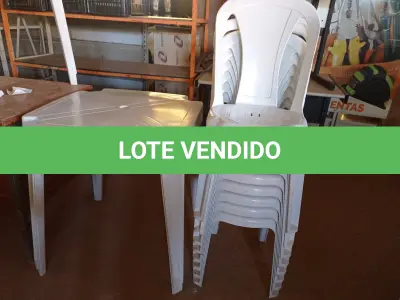 LOTE 230 - 02 JOGOS DE MESAS QUADRADAS DE PLÁSTICO NA COR BRANCA. (NO ESTADO) ATENÇÃO! FAZER A VISITAÇÃO ANTES DE ARREMATAR, NÃO SABEMOS SE FUNCIONA. LEILÃO NÃO TEM GARANTIA E NEM DEVOLUÇÃO, SUJEITO A POSSÍVEIS AVARIAS VISÍVEIS/OCULTAS E/OU AUSÊNCIA DE COMPONENTES.