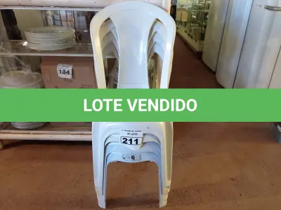 LOTE 211 - 04 CADEIRAS DE PLÁSTICO. (NO ESTADO) ATENÇÃO! FAZER A VISITAÇÃO ANTES DE ARREMATAR, NÃO SABEMOS SE FUNCIONA. LEILÃO NÃO TEM GARANTIA E NEM DEVOLUÇÃO, SUJEITO A POSSÍVEIS AVARIAS VISÍVEIS/OCULTAS E/OU AUSÊNCIA DE COMPONENTES.
