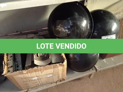 LOTE 248 - 01 LOTE COM CÂMERAS DE SEGURANÇA, 02 DVR PARA RETIRADA DE PEÇAS E 03 SUPORTES DE CÂMERAS DOME. (NO ESTADO) ATENÇÃO! FAZER A VISITAÇÃO ANTES DE ARREMATAR, NÃO SABEMOS SE FUNCIONA. LEILÃO NÃO TEM GARANTIA E NEM DEVOLUÇÃO, SUJEITO A POSSÍVEIS AVARIAS VISÍVEIS/OCULTAS E/OU AUSÊNCIA DE COMPONENTES.