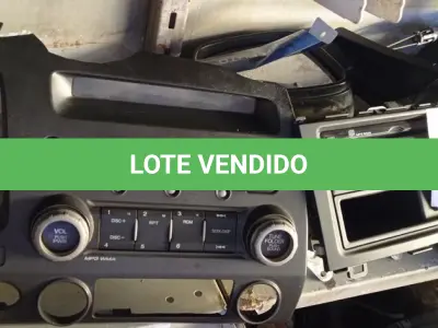 LOTE 111 - 01 LOTE COM DIVERSOS ACESSÓRIOS PARA VEÍCULOS E 02 APARELHOS DE SOM AUTOMOTIVO HONDA E 01 APARELHO DE VÍDEO CONFERÊNCIA INCOMPLETO COM 02 CONTROLES. (NO ESTADO) ATENÇÃO! FAZER A VISITAÇÃO ANTES DE ARREMATAR, NÃO SABEMOS SE FUNCIONA. LEILÃO NÃO TEM GARANTIA E NEM DEVOLUÇÃO, SUJEITO A POSSÍVEIS AVARIAS VISÍVEIS/OCULTAS E/OU AUSÊNCIA DE COMPONENTES.