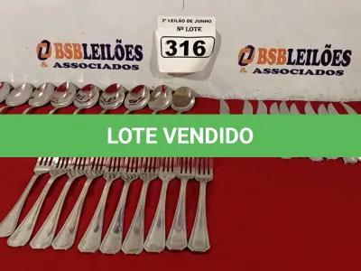 LOTE 316 - 01 LOTE COM 10 GARFOS, 10 COLHERES E 10 FACAS. (NO ESTADO) ATENÇÃO! FAZER A VISITAÇÃO ANTES DE ARREMATAR, NÃO SABEMOS SE FUNCIONA. LEILÃO NÃO TEM GARANTIA E NEM DEVOLUÇÃO, SUJEITO A POSSÍVEIS AVARIAS VISÍVEIS/OCULTAS E/OU AUSÊNCIA DE COMPONENTES.