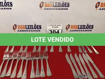 LOTE 304 - 01 LOTE COM 10 GARFOS, 10 COLHERES E 10 FACAS. (NO ESTADO) ATENÇÃO! FAZER A VISITAÇÃO ANTES DE ARREMATAR, NÃO SABEMOS SE FUNCIONA. LEILÃO NÃO TEM GARANTIA E NEM DEVOLUÇÃO, SUJEITO A POSSÍVEIS AVARIAS VISÍVEIS/OCULTAS E/OU AUSÊNCIA DE COMPONENTES.