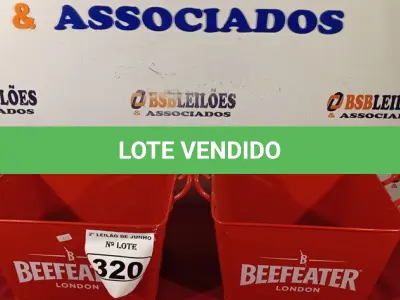 LOTE 320 - 02 BALDES DE GELO BEEFEATER LONDON. (NO ESTADO) ATENÇÃO! FAZER A VISITAÇÃO ANTES DE ARREMATAR, NÃO SABEMOS SE FUNCIONA. LEILÃO NÃO TEM GARANTIA E NEM DEVOLUÇÃO, SUJEITO A POSSÍVEIS AVARIAS VISÍVEIS/OCULTAS E/OU AUSÊNCIA DE COMPONENTES.