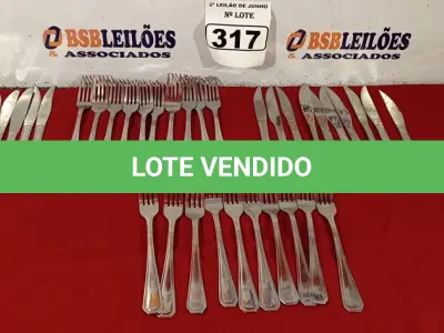 LOTE 317 - 01 LOTE COM 02 JOGOS DE FACAS E 02 JOGOS DE GARFOS. (NO ESTADO) ATENÇÃO! FAZER A VISITAÇÃO ANTES DE ARREMATAR, NÃO SABEMOS SE FUNCIONA. LEILÃO NÃO TEM GARANTIA E NEM DEVOLUÇÃO, SUJEITO A POSSÍVEIS AVARIAS VISÍVEIS/OCULTAS E/OU AUSÊNCIA DE COMPONENTES.