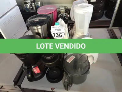 LOTE 136 - 01 LOTE COM ITENS DIVERSOS; CAFETEIRAS, BATEDEIRA, LIQUIDIFICADORES, ESPREMEDOR DE FRUTAS... (NO ESTADO) ATENÇÃO! FAZER A VISITAÇÃO ANTES DE ARREMATAR, NÃO SABEMOS SE FUNCIONA. LEILÃO NÃO TEM GARANTIA E NEM DEVOLUÇÃO, SUJEITO A POSSÍVEIS AVARIAS VISÍVEIS/OCULTAS E/OU AUSÊNCIA DE COMPONENTES.