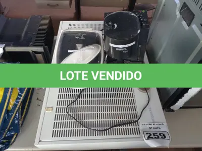 LOTE 259 - 01 SANDUICHEIRA, 01 CAFETEIRA E 01 SUGGAR. (NO ESTADO) ATENÇÃO! FAZER A VISITAÇÃO ANTES DE ARREMATAR, NÃO SABEMOS SE FUNCIONA. LEILÃO NÃO TEM GARANTIA E NEM DEVOLUÇÃO, SUJEITO A POSSÍVEIS AVARIAS VISÍVEIS/OCULTAS E/OU AUSÊNCIA DE COMPONENTES.