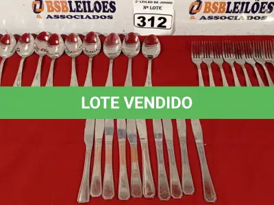 LOTE 312 - 01 LOTE COM 10 GARFOS, 10 COLHERES E 10 FACAS. (NO ESTADO) ATENÇÃO! FAZER A VISITAÇÃO ANTES DE ARREMATAR, NÃO SABEMOS SE FUNCIONA. LEILÃO NÃO TEM GARANTIA E NEM DEVOLUÇÃO, SUJEITO A POSSÍVEIS AVARIAS VISÍVEIS/OCULTAS E/OU AUSÊNCIA DE COMPONENTES.