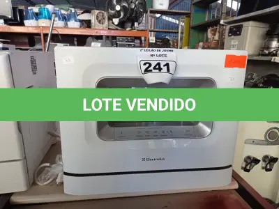 LOTE 241 - 01 LAVA LOUÇAS MARCA ELECTROLUX 110V. (NO ESTADO) ATENÇÃO! FAZER A VISITAÇÃO ANTES DE ARREMATAR, NÃO SABEMOS SE FUNCIONA. LEILÃO NÃO TEM GARANTIA E NEM DEVOLUÇÃO, SUJEITO A POSSÍVEIS AVARIAS VISÍVEIS/OCULTAS E/OU AUSÊNCIA DE COMPONENTES.