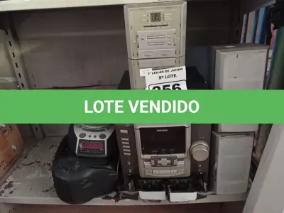 LOTE 256 - 02 APARELHOS DE SOM, SENDO 01 INCOMPLETO E 02 MICROS SYSTEM. (NO ESTADO) ATENÇÃO! FAZER A VISITAÇÃO ANTES DE ARREMATAR, NÃO SABEMOS SE FUNCIONA. LEILÃO NÃO TEM GARANTIA E NEM DEVOLUÇÃO, SUJEITO A POSSÍVEIS AVARIAS VISÍVEIS/OCULTAS E/OU AUSÊNCIA DE COMPONENTES.