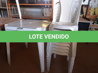 LOTE 270 - 02 JOGOS DE MESAS QUADRADAS DE PLÁSTICO NA COR BRANCA. (NO ESTADO) ATENÇÃO! FAZER A VISITAÇÃO ANTES DE ARREMATAR, NÃO SABEMOS SE FUNCIONA. LEILÃO NÃO TEM GARANTIA E NEM DEVOLUÇÃO, SUJEITO A POSSÍVEIS AVARIAS VISÍVEIS/OCULTAS E/OU AUSÊNCIA DE COMPONENTES.