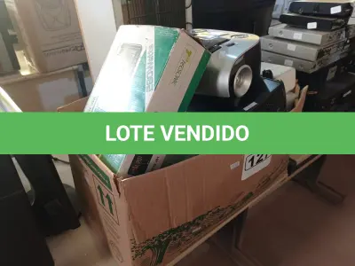 LOTE 127 - 01 LOTE COM ITENS VARIADOS; CHAPINHAS E SECADORES DE CABELO, 01 PANELA, 01 MICRO SYSTEM E 01 SOM PARA CARRO. (NO ESTADO) ATENÇÃO! FAZER A VISITAÇÃO ANTES DE ARREMATAR, NÃO SABEMOS SE FUNCIONA. LEILÃO NÃO TEM GARANTIA E NEM DEVOLUÇÃO, SUJEITO A POSSÍVEIS AVARIAS VISÍVEIS/OCULTAS E/OU AUSÊNCIA DE COMPONENTES.
