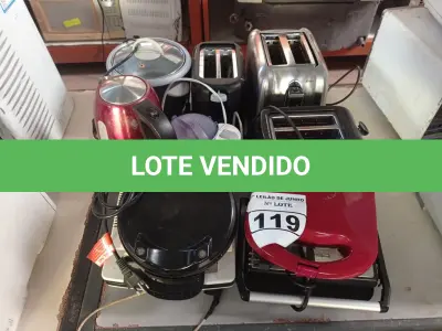 LOTE 119 - 01 LOTE COM 03 TORRADEIRAS, 04 SANDUICHEIRAS, 01 TRITURADORA DE ALHO, 01 PANELA ELÉTRICA E 01 CHALEIRA ELÉTRICA. (NO ESTADO) ATENÇÃO! FAZER A VISITAÇÃO ANTES DE ARREMATAR, NÃO SABEMOS SE FUNCIONA. LEILÃO NÃO TEM GARANTIA E NEM DEVOLUÇÃO, SUJEITO A POSSÍVEIS AVARIAS VISÍVEIS/OCULTAS E/OU AUSÊNCIA DE COMPONENTES.