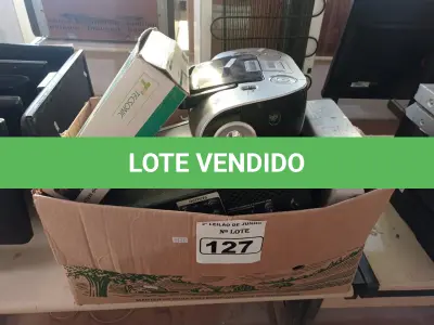 LOTE 127 - 01 LOTE COM ITENS VARIADOS; CHAPINHAS E SECADORES DE CABELO, 01 PANELA, 01 MICRO SYSTEM E 01 SOM PARA CARRO. (NO ESTADO) ATENÇÃO! FAZER A VISITAÇÃO ANTES DE ARREMATAR, NÃO SABEMOS SE FUNCIONA. LEILÃO NÃO TEM GARANTIA E NEM DEVOLUÇÃO, SUJEITO A POSSÍVEIS AVARIAS VISÍVEIS/OCULTAS E/OU AUSÊNCIA DE COMPONENTES.