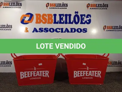 LOTE 216 - 02 BALDES DE GELO BEEFEATER LONDON. (NO ESTADO) ATENÇÃO! FAZER A VISITAÇÃO ANTES DE ARREMATAR, NÃO SABEMOS SE FUNCIONA. LEILÃO NÃO TEM GARANTIA E NEM DEVOLUÇÃO, SUJEITO A POSSÍVEIS AVARIAS VISÍVEIS/OCULTAS E/OU AUSÊNCIA DE COMPONENTES.