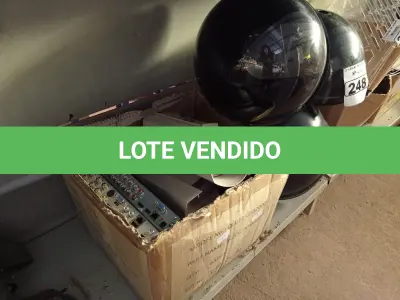 LOTE 248 - 01 LOTE COM CÂMERAS DE SEGURANÇA, 02 DVR PARA RETIRADA DE PEÇAS E 03 SUPORTES DE CÂMERAS DOME. (NO ESTADO) ATENÇÃO! FAZER A VISITAÇÃO ANTES DE ARREMATAR, NÃO SABEMOS SE FUNCIONA. LEILÃO NÃO TEM GARANTIA E NEM DEVOLUÇÃO, SUJEITO A POSSÍVEIS AVARIAS VISÍVEIS/OCULTAS E/OU AUSÊNCIA DE COMPONENTES.