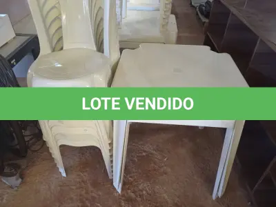 LOTE 100 - 02 JOGOS DE MESAS QUADRADAS DE PLÁSTICO NA COR BRANCA. (NO ESTADO) ATENÇÃO! FAZER A VISITAÇÃO ANTES DE ARREMATAR, NÃO SABEMOS SE FUNCIONA. LEILÃO NÃO TEM GARANTIA E NEM DEVOLUÇÃO, SUJEITO A POSSÍVEIS AVARIAS VISÍVEIS/OCULTAS E/OU AUSÊNCIA DE COMPONENTES.